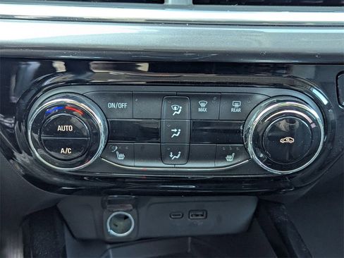 Used 2024 Chevrolet Trax ACTIV w/ Sunroof Package image 18