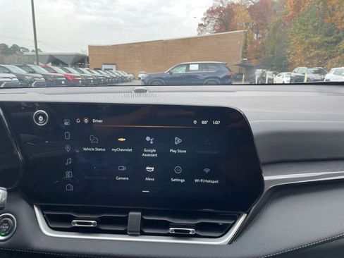 Used 2025 Chevrolet Equinox LT image 18