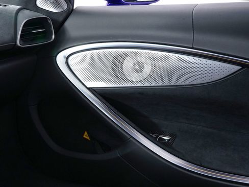 New 2025 McLaren Artura image 8