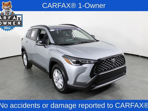 Used 2025 Toyota Corolla Cross LE image 4