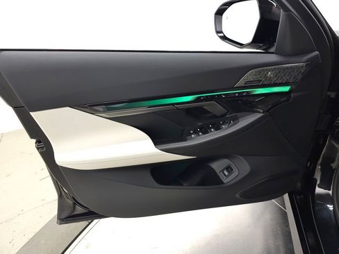 Used 2025 BMW 550e xDrive w/ Executive Package image 14