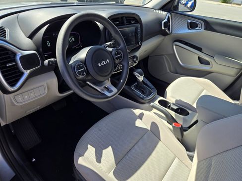 Used 2023 Kia Soul LX FWD image 10