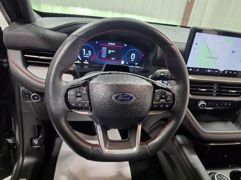 Used 2025 Ford Explorer ST-Line w/ ST-Line Street Pack AWD/4WD image 11