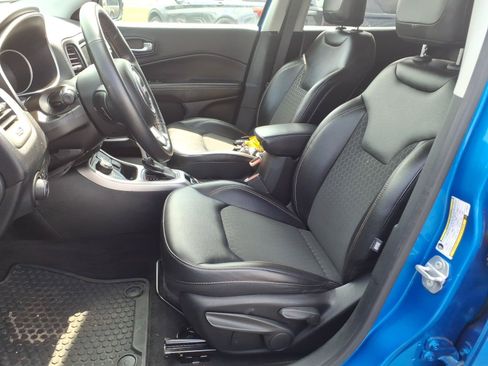 Used 2018 Jeep Compass Latitude w/ Cold Weather Group AWD/4WD image 9