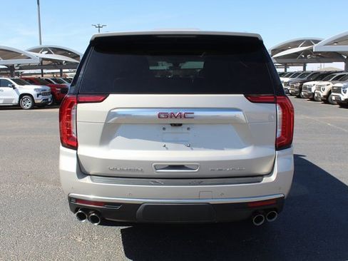 Used 2021 GMC Yukon XL Denali w/ Denali Premium Package image 4