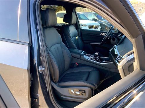 Used 2021 BMW X5 M50i w/ Executive Package image 9