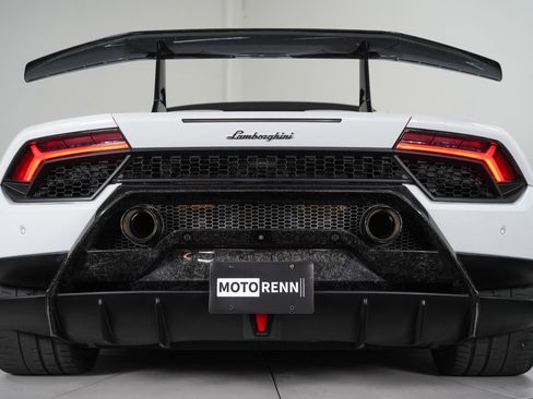 Used 2018 Lamborghini Huracan Performante AWD/4WD image 24