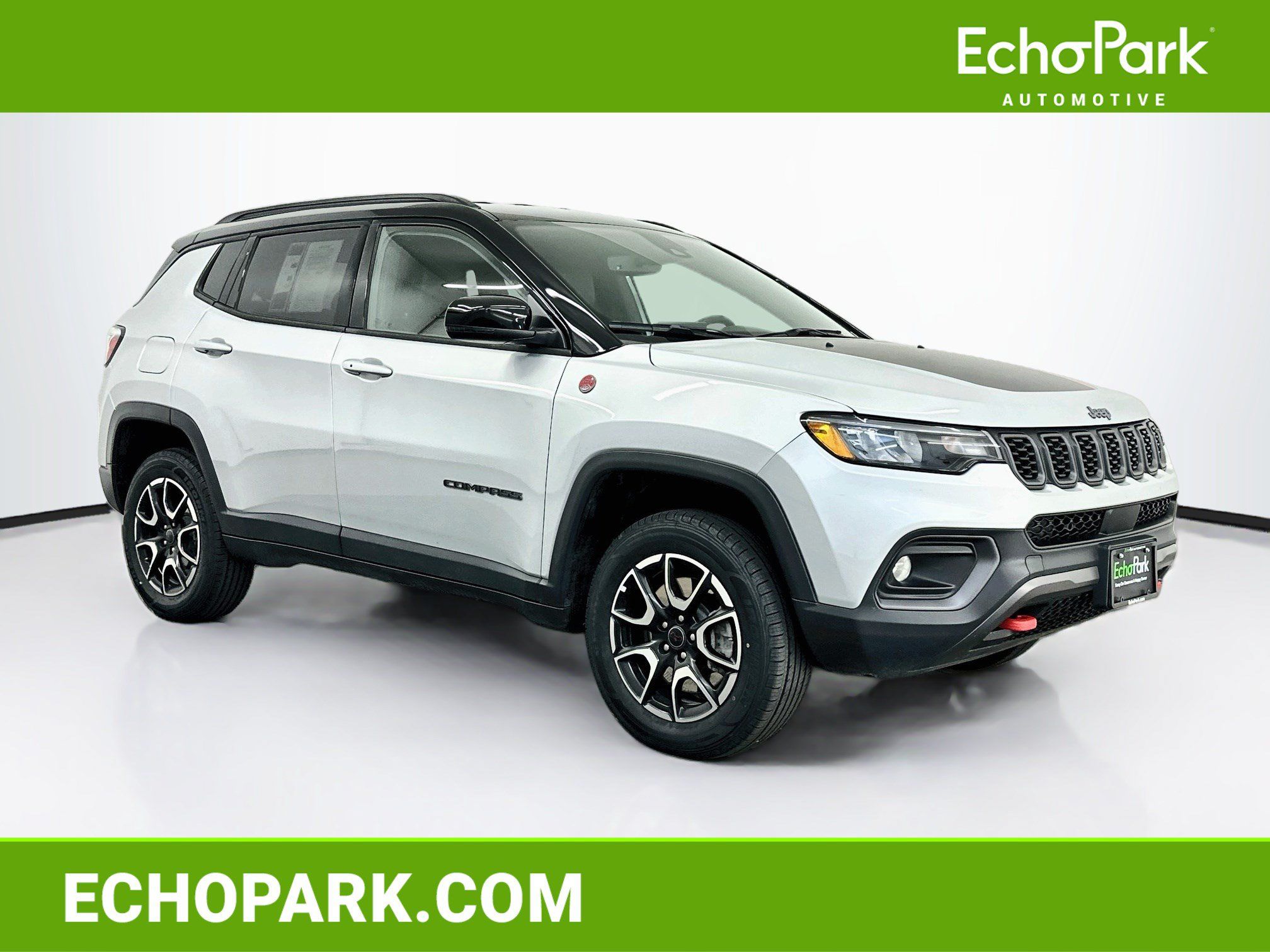 Used 2025 Jeep Compass Trailhawk AWD/4WD image 1