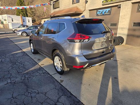 Used 2018 Nissan Rogue SV image 6