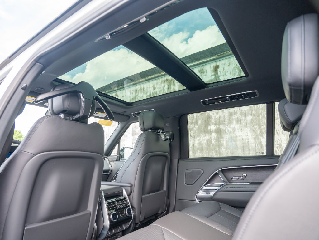 New 2026 Land Rover Range Rover Long Wheelbase SE AWD/4WD image 21