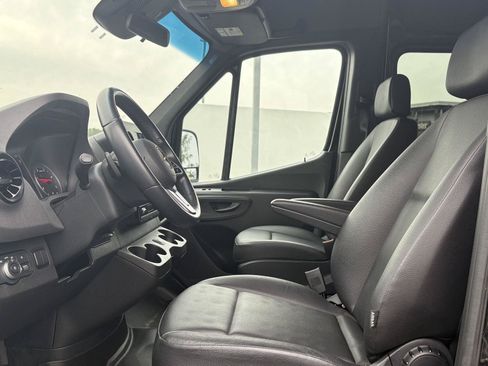 Used 2022 Mercedes-Benz Sprinter 2500 image 7
