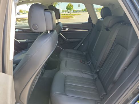 Used 2018 Audi Q5 2.0T Premium Plus w/ Premium Plus Package AWD/4WD image 16