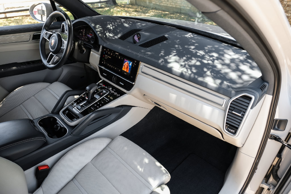 Used 2023 Porsche Cayenne S Platinum AWD/4WD image 24