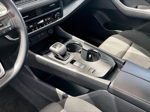 Certified 2024 Nissan Rogue SV FWD image 16
