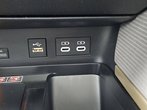 New 2026 Toyota Camry Hybrid AWD/4WD image 13