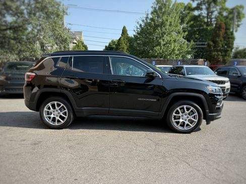 Used 2023 Jeep Compass Latitude AWD/4WD image 4