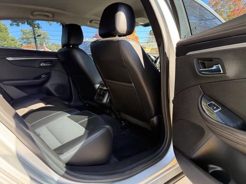 Used 2017 Chevrolet Impala LT image 16