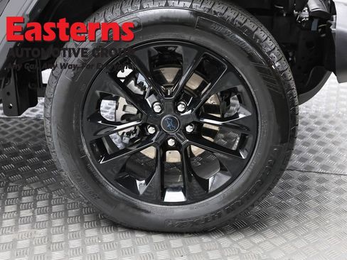Used 2025 Jeep Wrangler Unlimited Sahara AWD/4WD image 31
