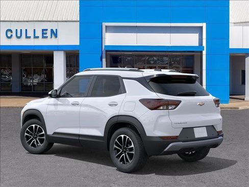 New 2026 Chevrolet TrailBlazer LT w/ LT Cold Weather Package FWD image 3