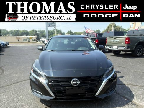 Used 2024 Nissan Altima 2.5 SV FWD image 2