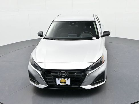 Used 2024 Nissan Altima 2.5 SV image 17