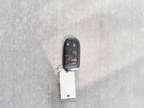 Used 2020 Jeep Renegade Latitude w/ UConnect 8.4 Nav Group AWD/4WD image 50