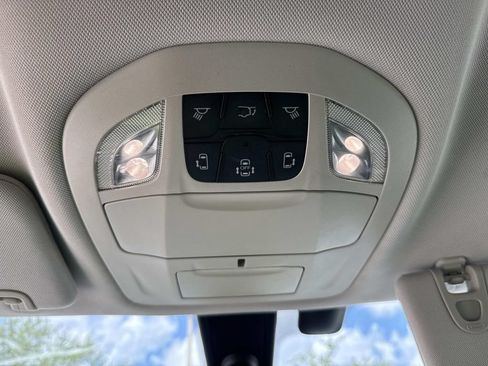 Used 2018 Chrysler Pacifica Touring-L w/ Tire & Wheel Group FWD image 42