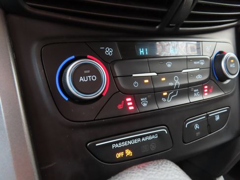 Used 2019 Ford Escape SE image 27