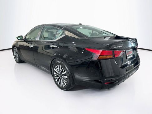 Used 2024 Nissan Altima 2.5 SV FWD image 3