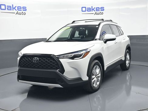 Used 2022 Toyota Corolla Cross LE FWD image 4