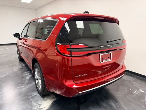 New 2027 Chrysler Pacifica Select AWD/4WD image 23