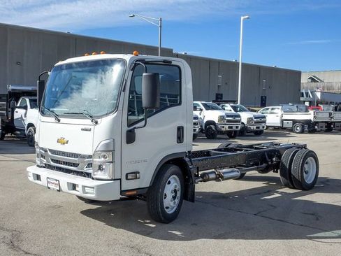 New 2025 Chevrolet Low Cab Forward image 7