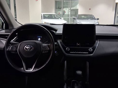 Used 2023 Toyota Corolla Cross LE image 9