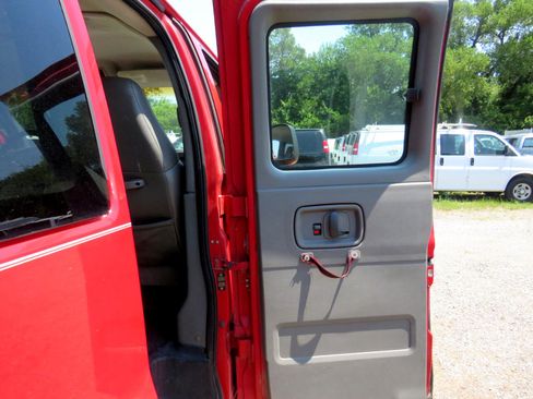 Used 2003 Chevrolet Express 2500 Passenger w/ LS Preferred Equipment Group image 29