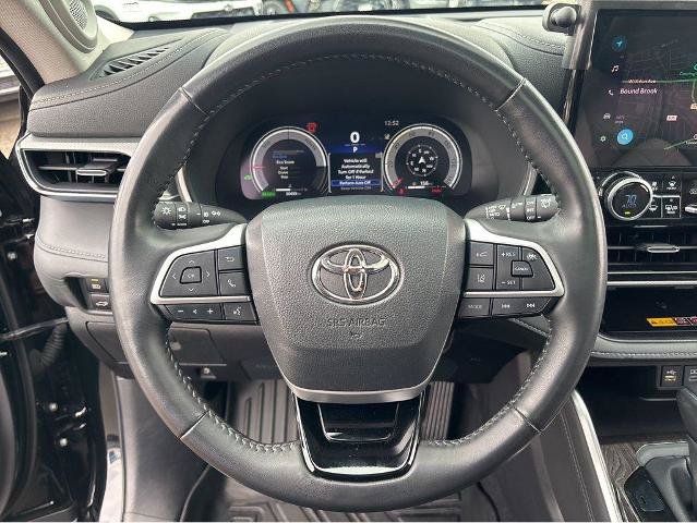 Used 2025 Toyota Highlander Platinum AWD/4WD image 19
