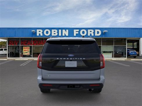 New 2025 Ford Expedition Active image 5