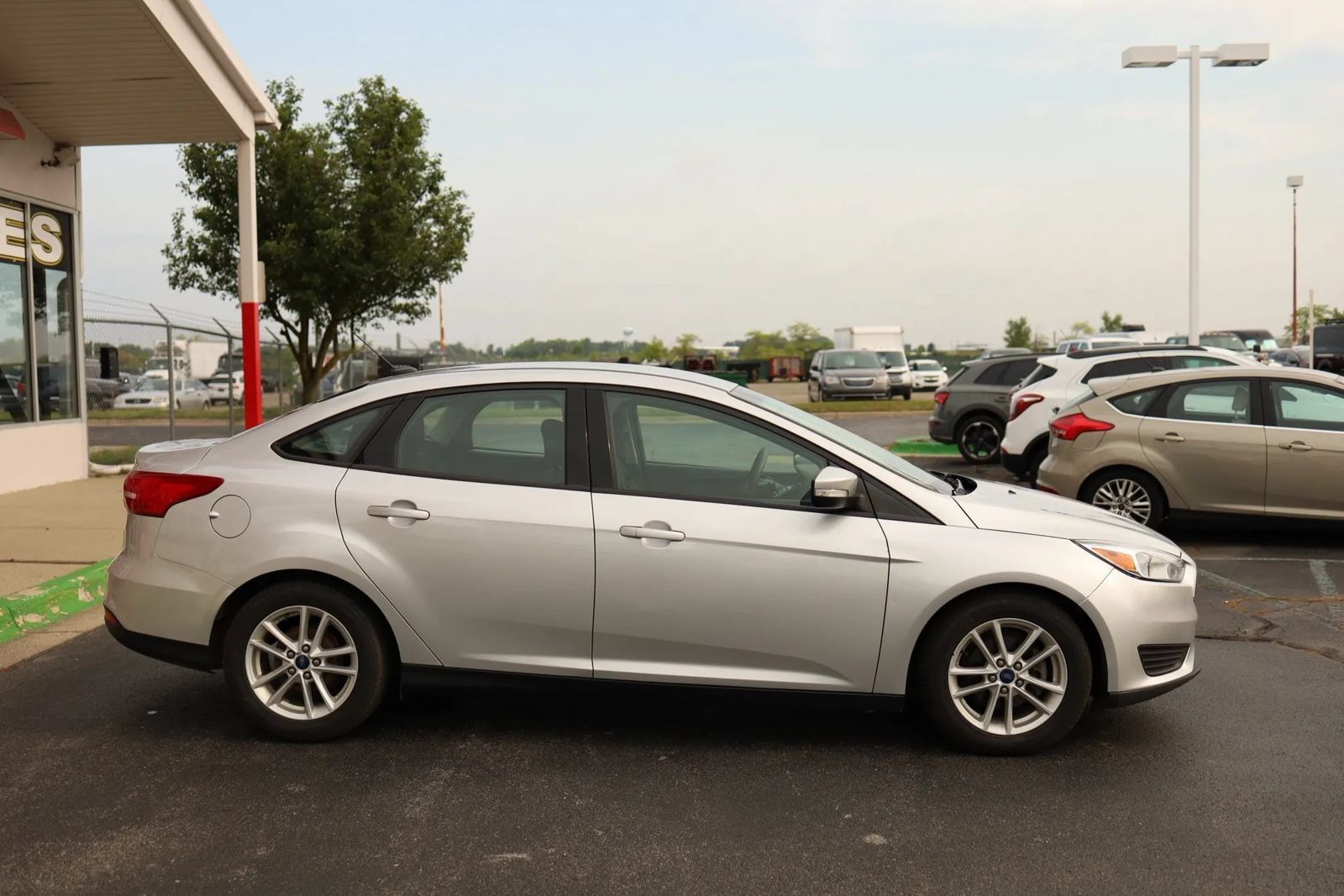 Used 2016 Ford Focus SE FWD image 4