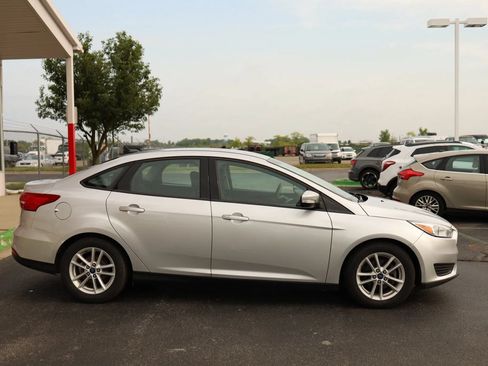 Used 2016 Ford Focus SE FWD image 4