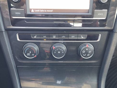 Used 2021 Volkswagen Golf 4-Door image 19