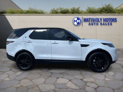 Used 2018 Land Rover Discovery SE image 2