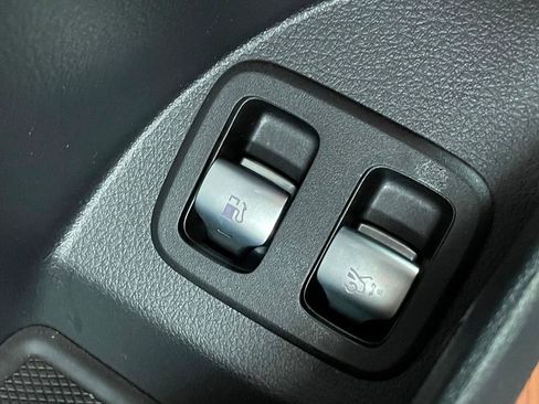 Used 2025 Mercedes-Benz GLC 350e 4MATIC image 20