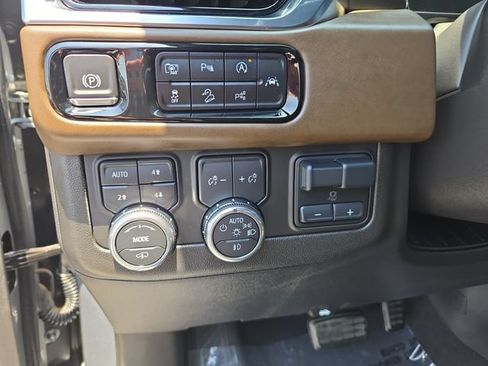 Used 2025 GMC Yukon Denali Ultimate w/ LPO, Floor Liner Package AWD/4WD image 20