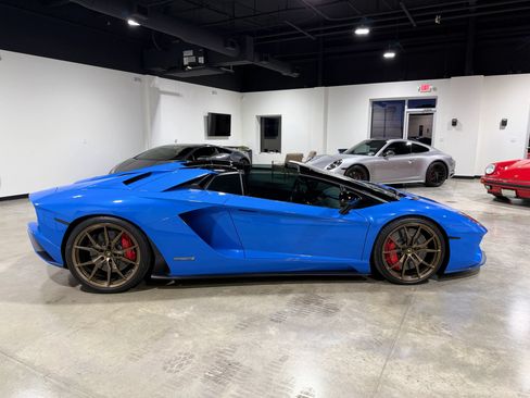 Used 2018 Lamborghini Aventador S AWD/4WD image 6