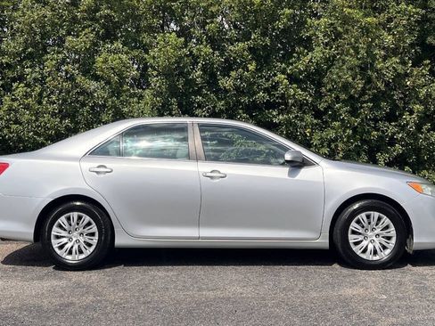 Used 2014 Toyota Camry FWD image 9