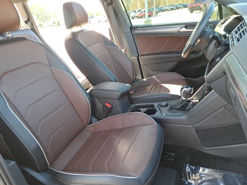 Certified 2024 Volkswagen Tiguan SEL R-Line image 10