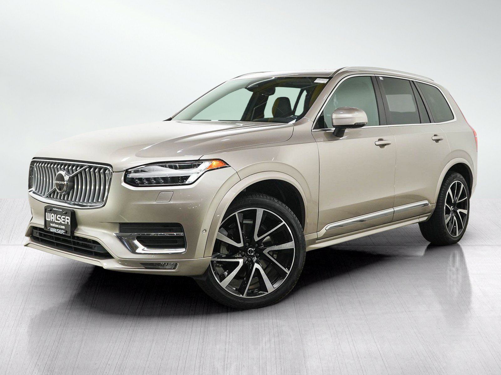 Used 2023 Volvo XC90 B6 Plus AWD/4WD image 1
