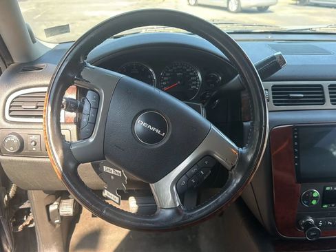 Used 2009 GMC Yukon Denali AWD/4WD image 16