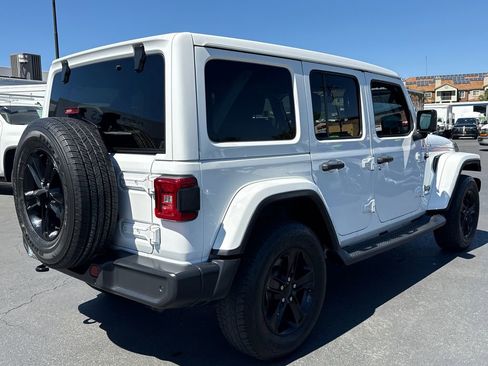 Used 2019 Jeep Wrangler Unlimited Sahara image 12