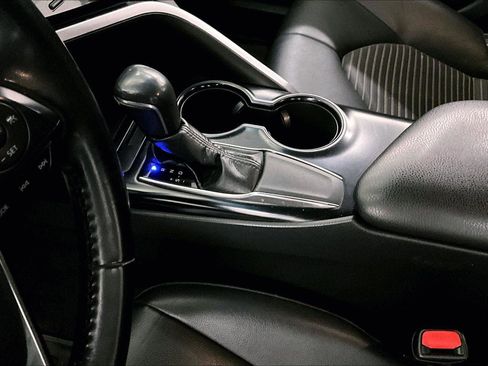 Used 2019 Toyota Camry SE image 17