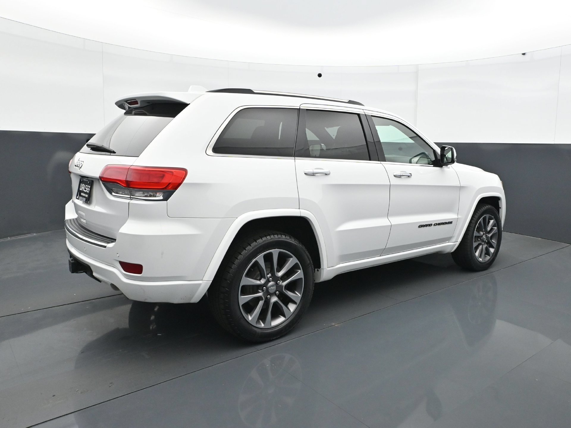 Used 2017 Jeep Grand Cherokee Overland AWD/4WD image 7